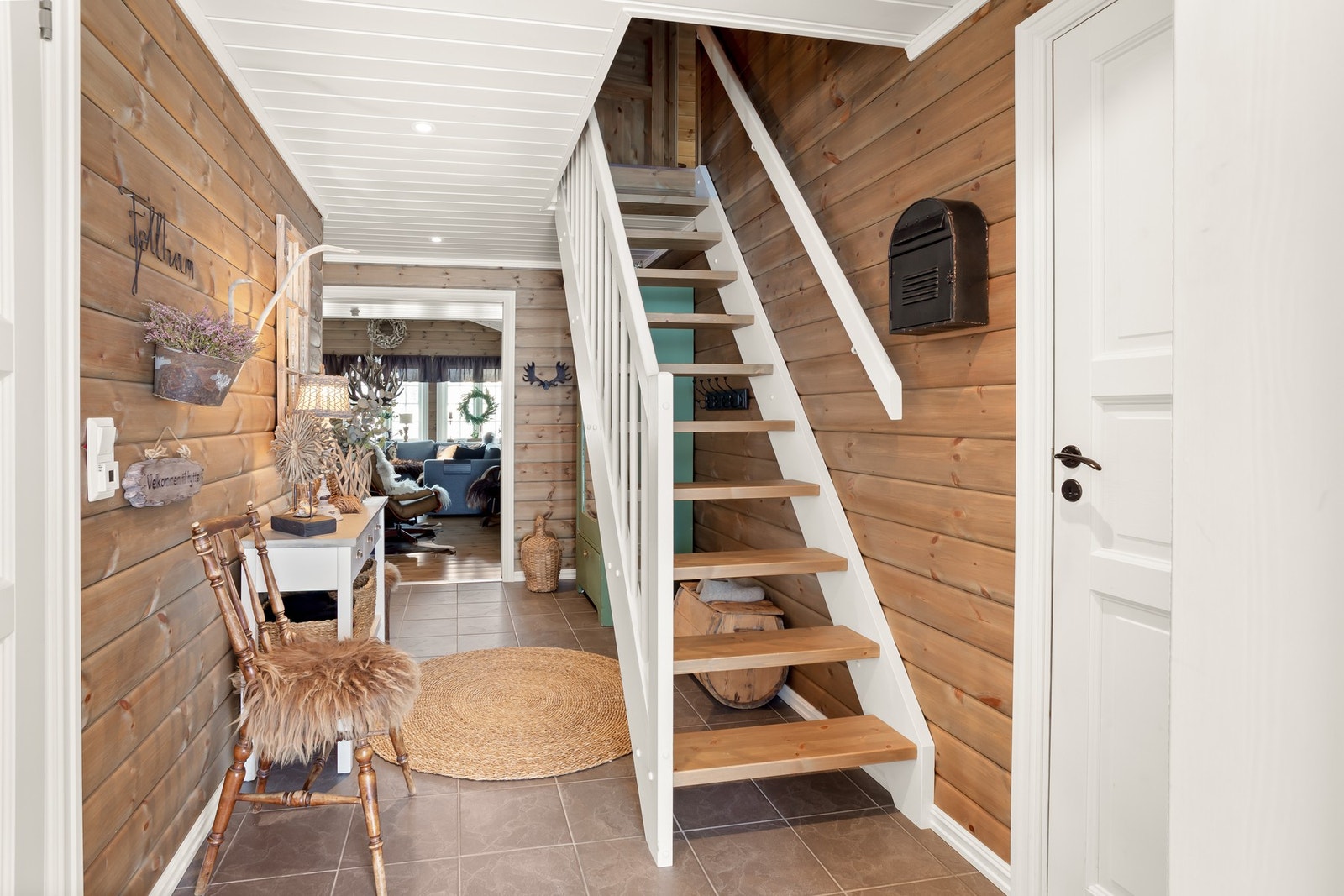 Trappeoppgang opp til hems/2.etasje. Galleribilde
