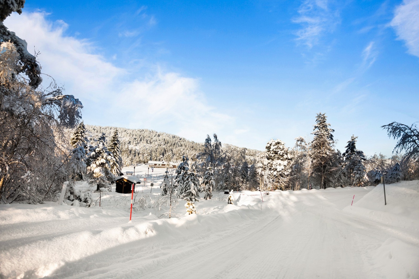 Det er bom for å komme inn til feltet som gir en god trygghet. Galleribilde