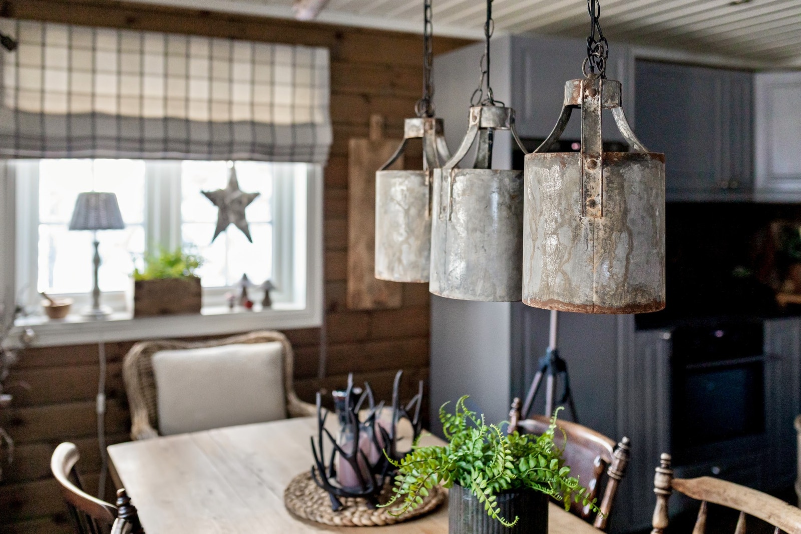 I tilknytning til kjøkkenet er det avsatt plass til spisemøblement for hele familien. Galleribilde