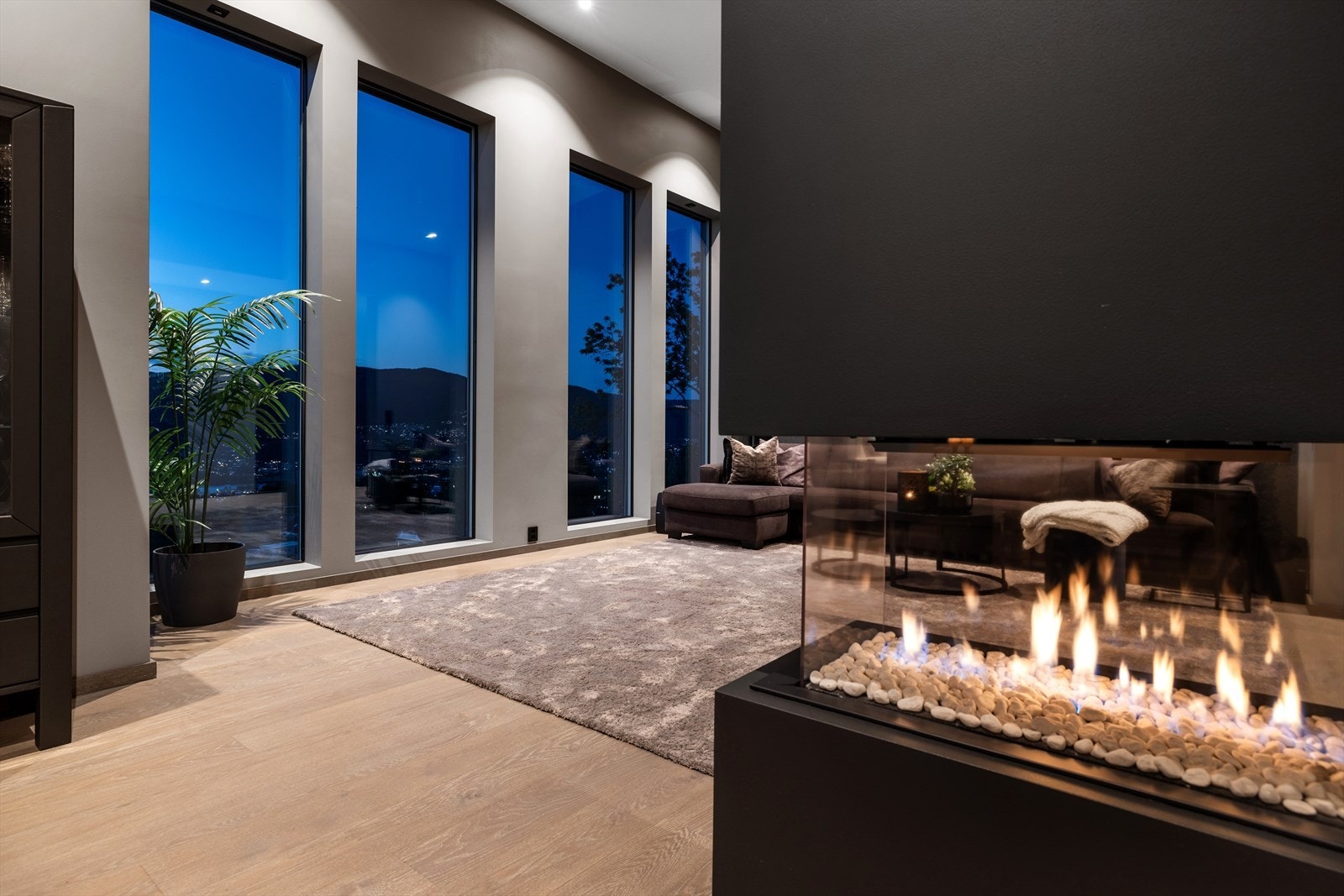 Peisen gir god varme og en lun stemning til rommet. Galleribilde