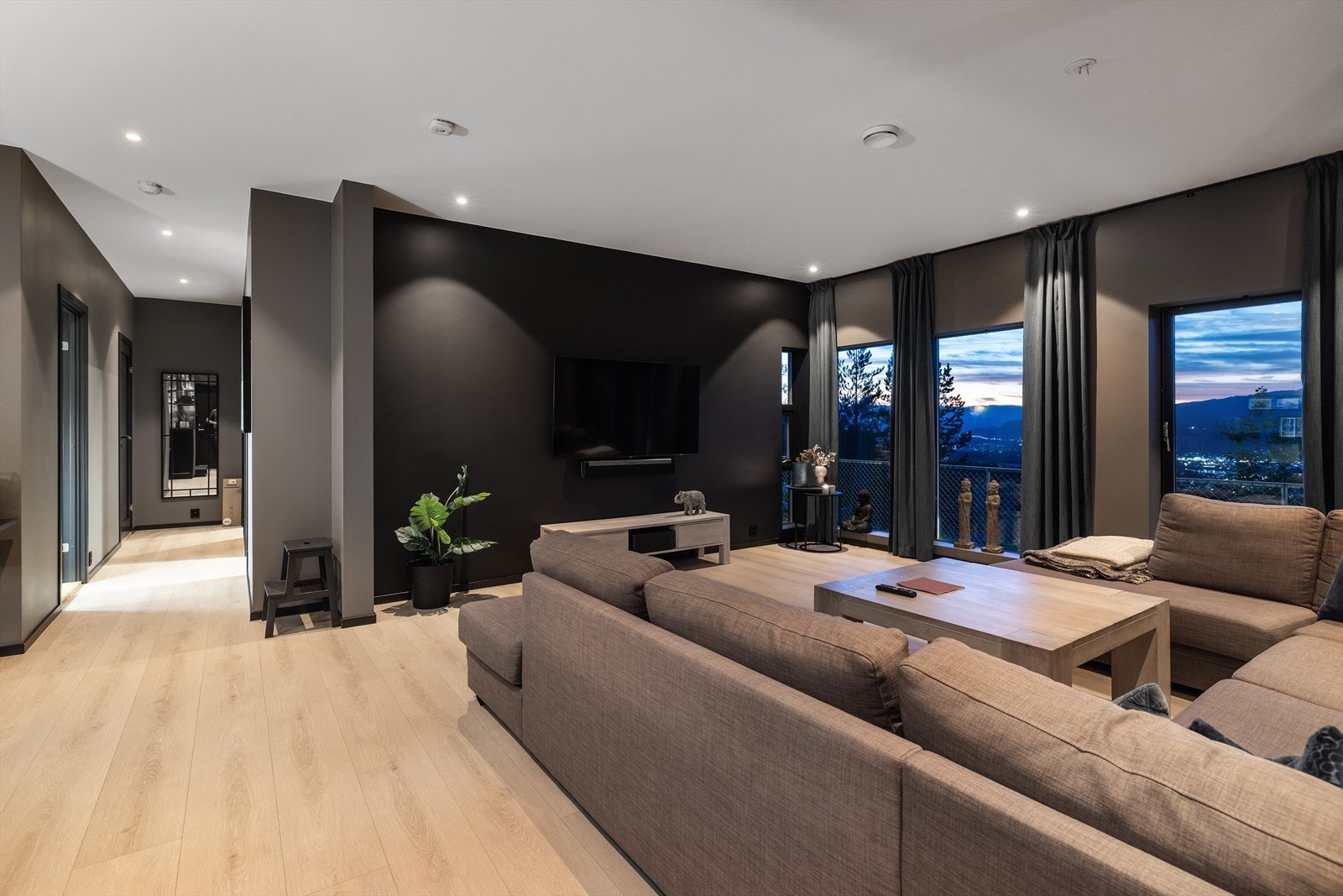 Det er muligheter for optimal skjerming ved å trekke for de lystette gardinene. Galleribilde