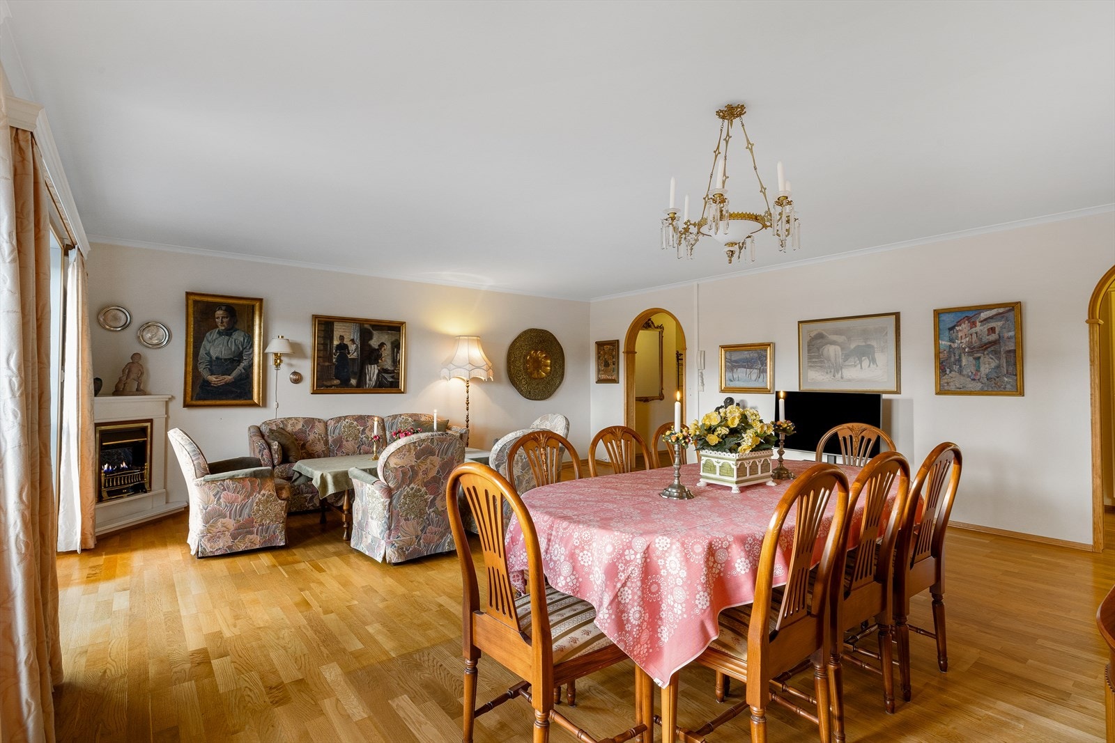 Stue/spisestue. Galleribilde