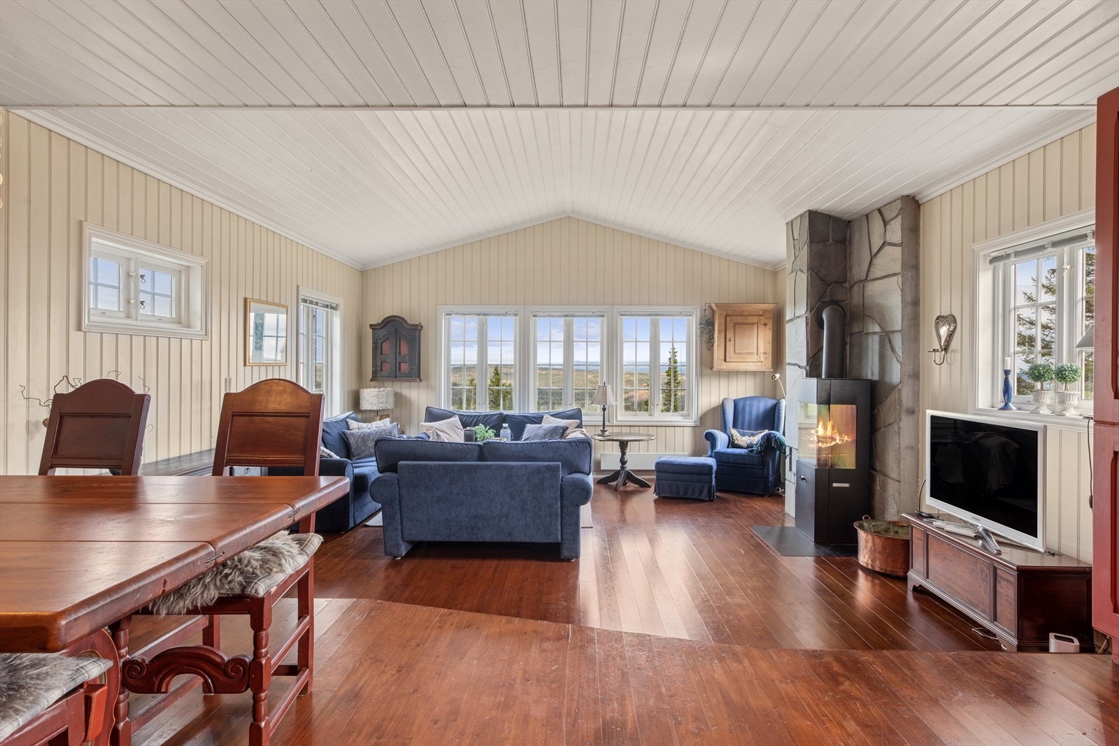 Hytta selges møblert. Her kan du flytte rett inn og ta hytta i bruk umiddelbart. Galleribilde