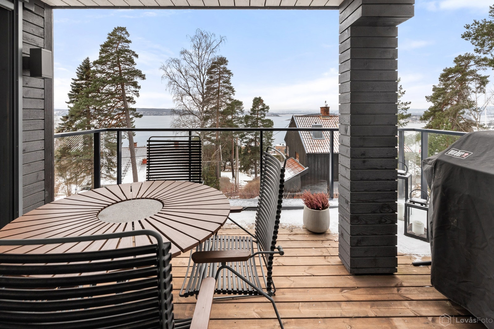 Om sommeren er det deilig å trekke ut for både avslapning og middager i varmen. Galleribilde