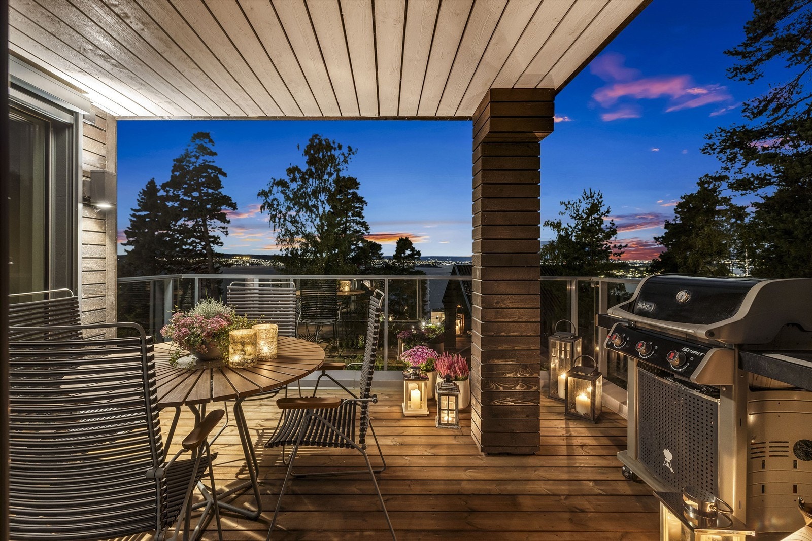 Terrasse - kveldsbilde. Galleribilde