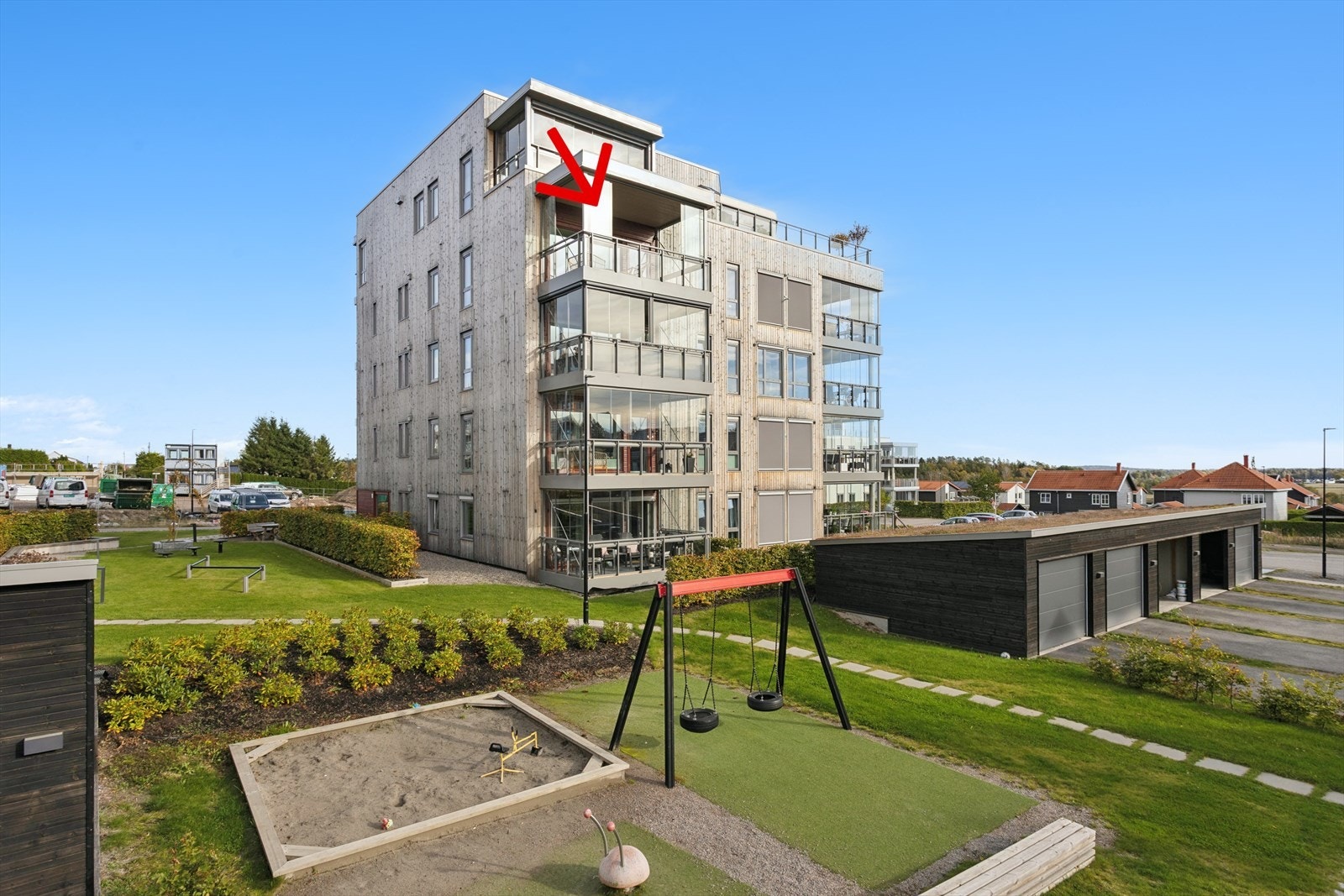 Eiendomsmegler 1 ved Jesper Snekkestad presenterer Bærefjellveien 12 ved Stokke Hageby! Galleribilde