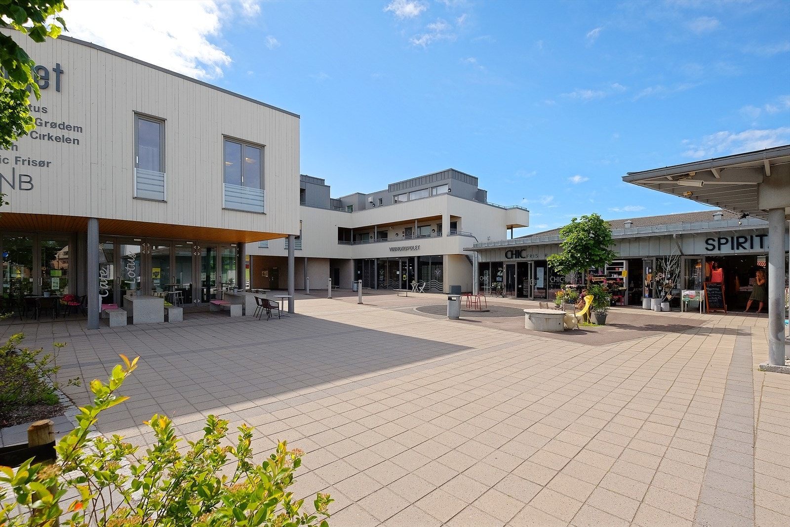 Her bor du i rolige omgivelser, men med alle fordeler nærmest rett utenfor døren. Galleribilde