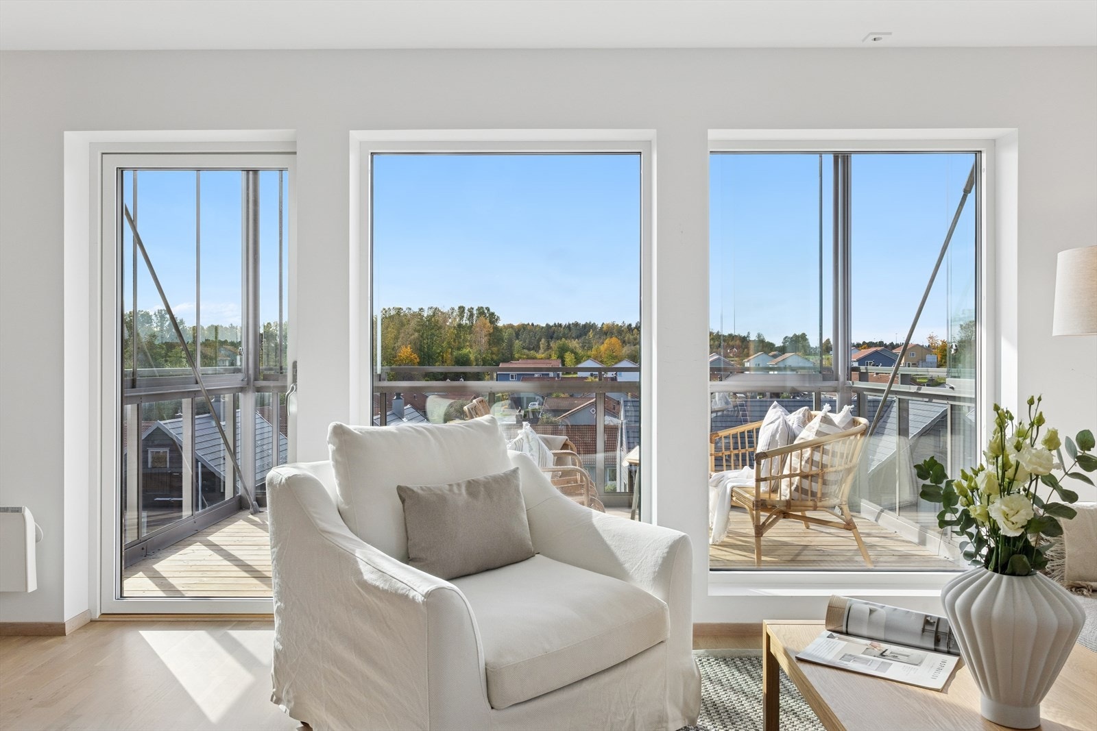 Stuen ligger i flott sammenheng med 13 m² innglasset balkong med flott utsikt Galleribilde