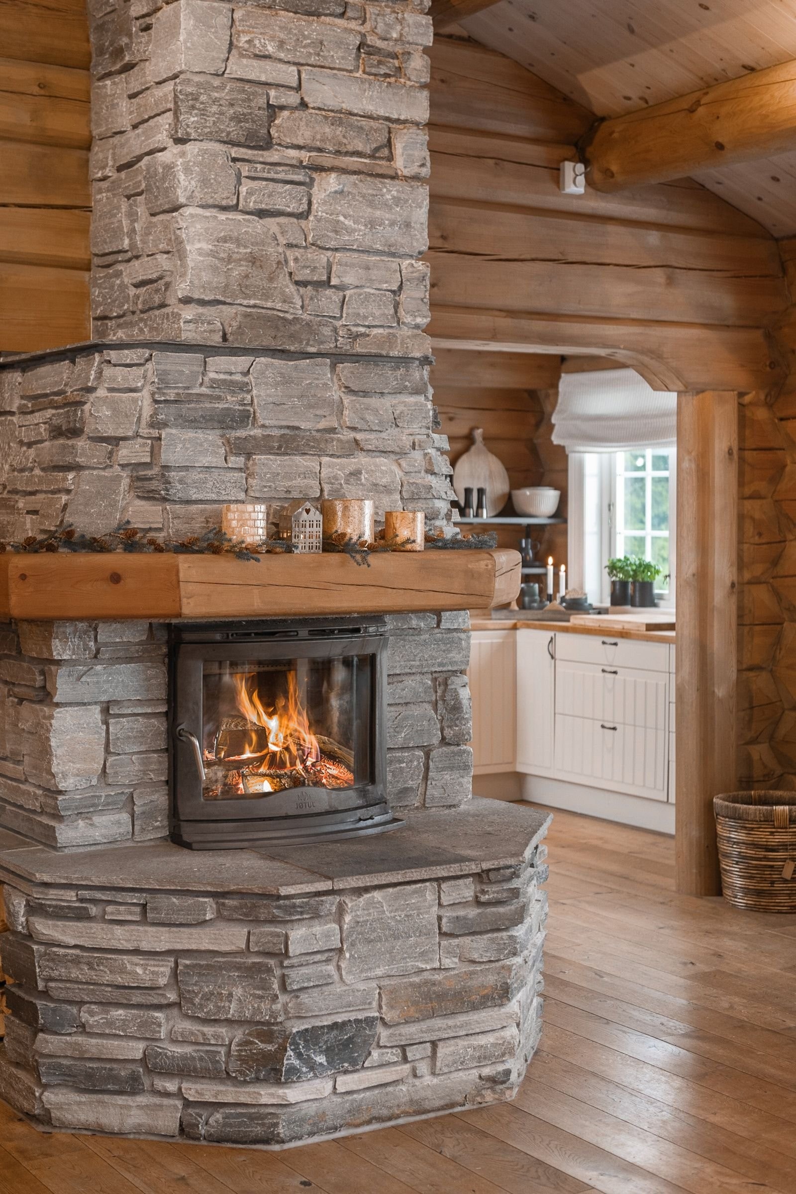 En klassisk Jøtul-peis gir god varme og hygge! Galleribilde