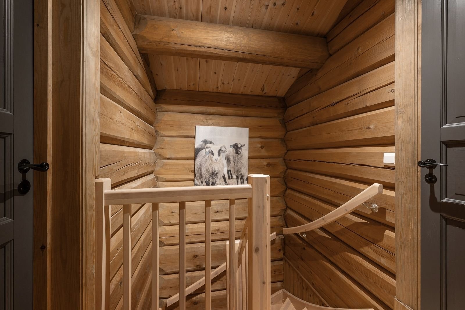 Trapperom og gang i 2. etg. Galleribilde