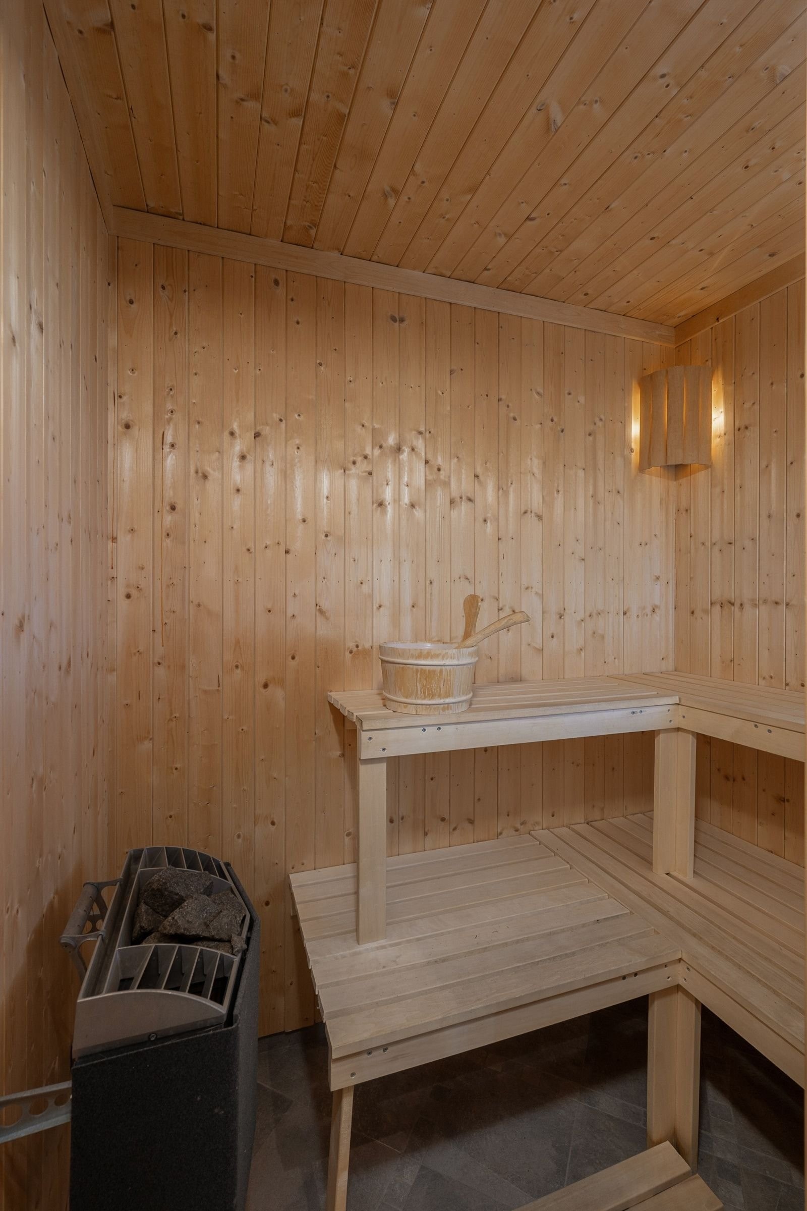 Badstue i 1. etg.. Etter en skitur er det fantastisk å ta seg en tur i badsstuen. Galleribilde