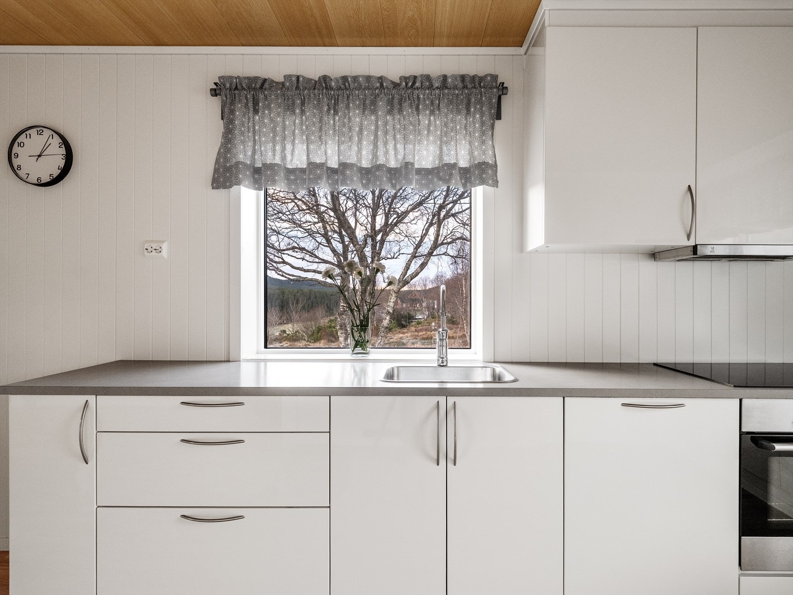 Stilren kjøkkenløsning som gir rom for dine personlige detaljer Galleribilde