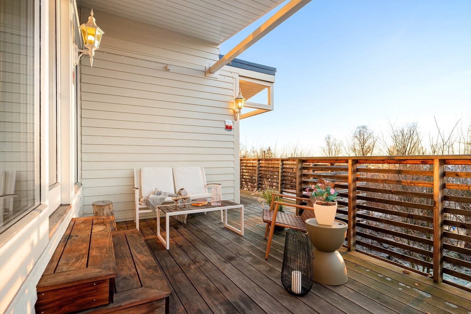 Her er det god plass til diverse utemøblement, blomster ol. Galleribilde