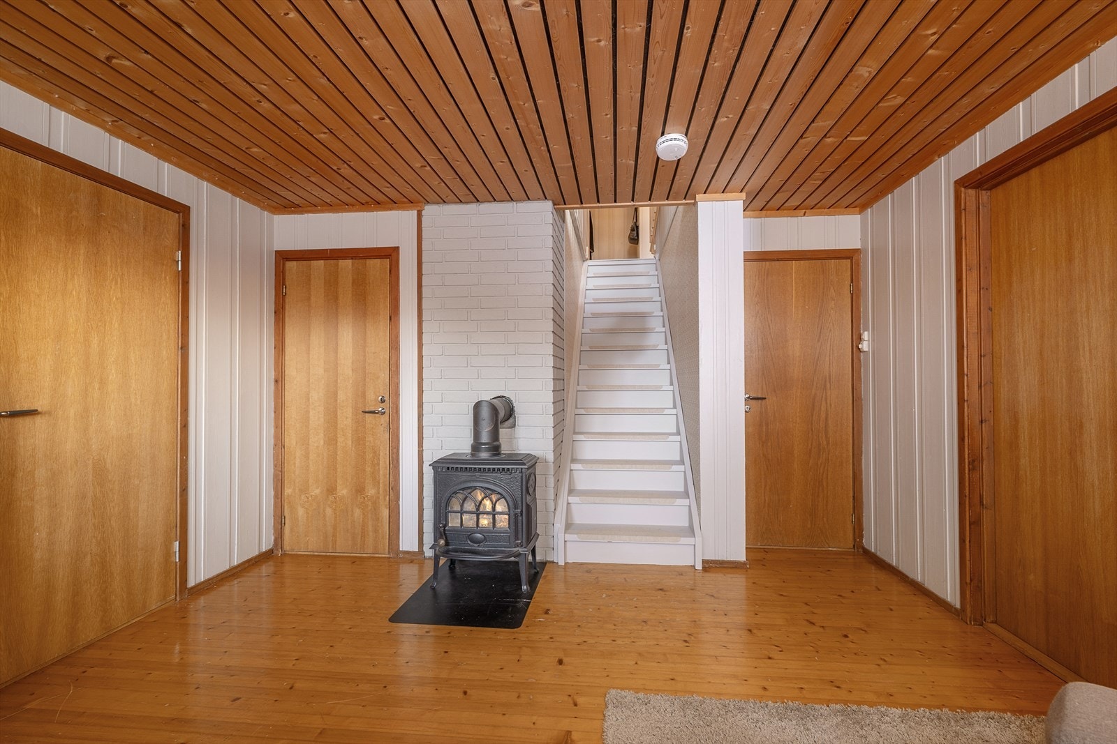Vedovn som gir god varme i gangen i underetasjen. Galleribilde