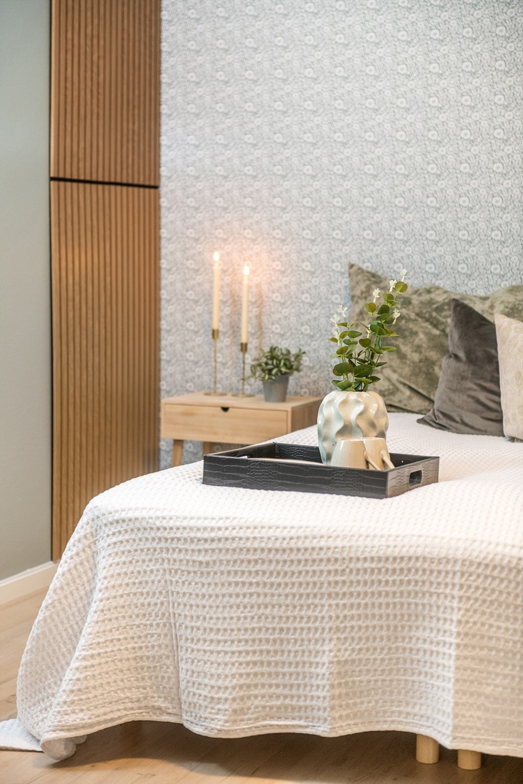 Et lyst og innbydende soverom. Galleribilde