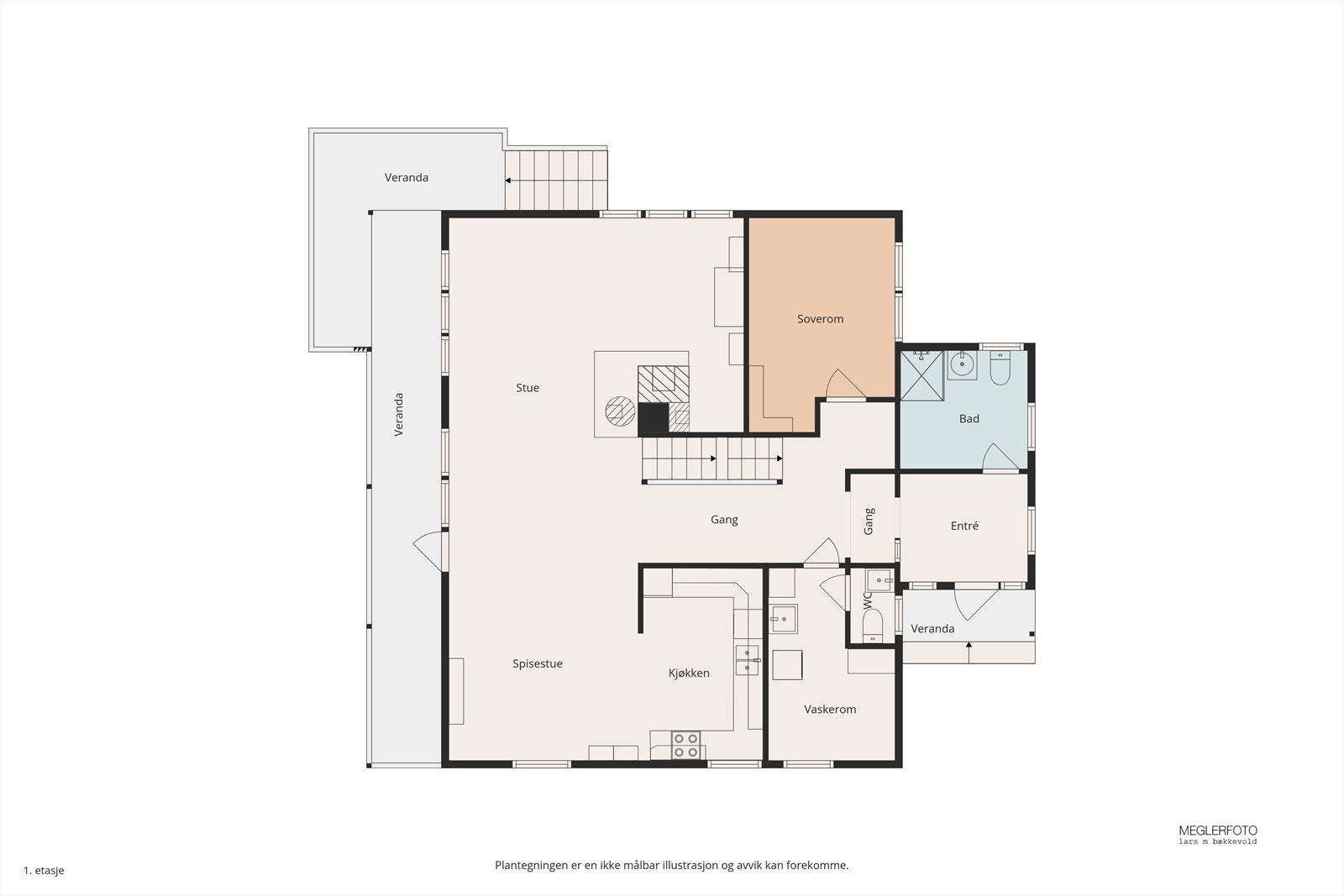 Første etasje er boligens hovedplan med stue, kjøkken, bad, vaskerom og et soverom. Galleribilde