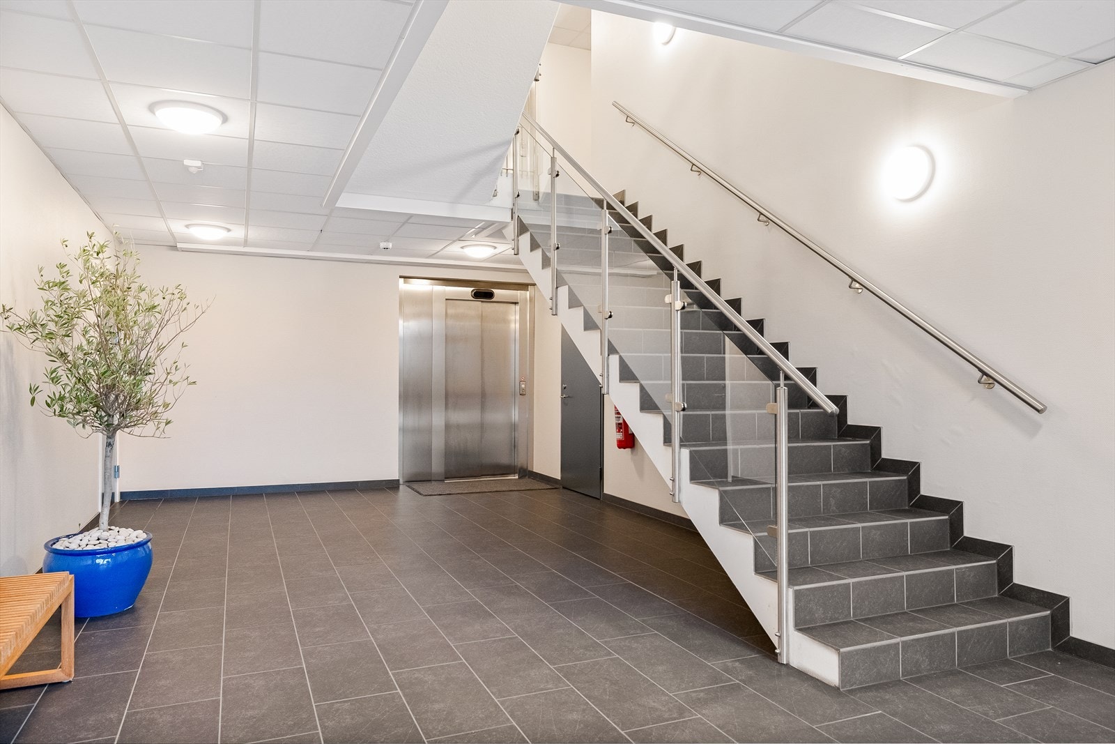 Det er heis i bygget. Galleribilde