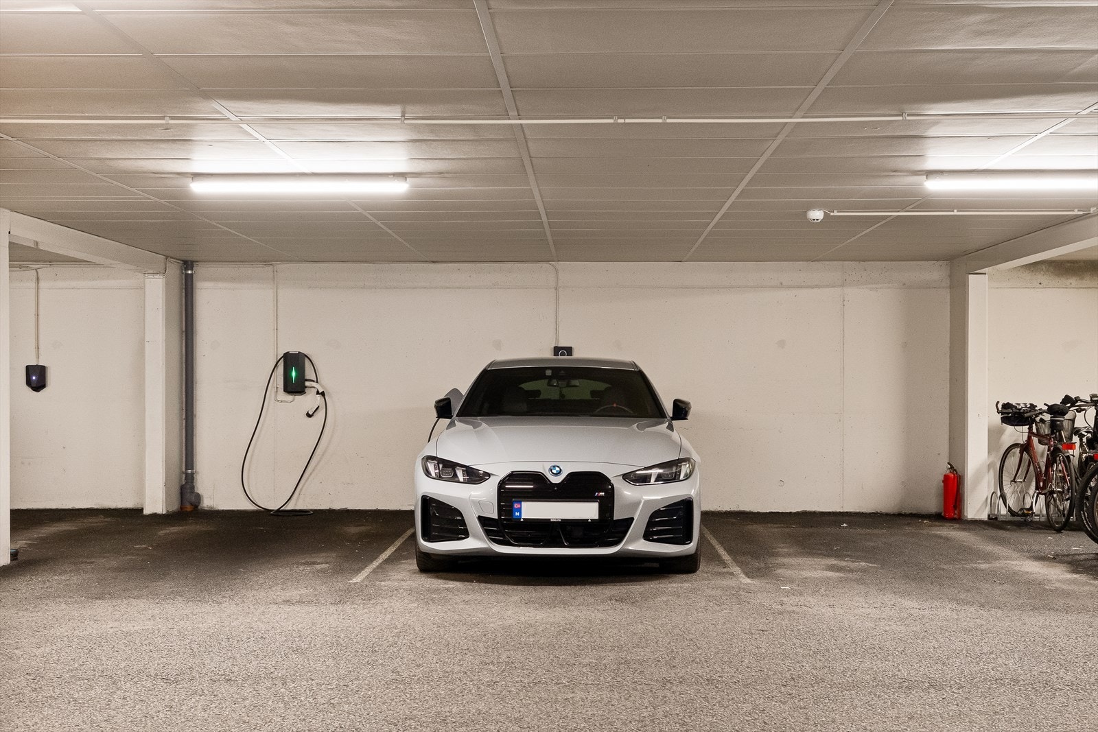 Garasjeplassen. Galleribilde