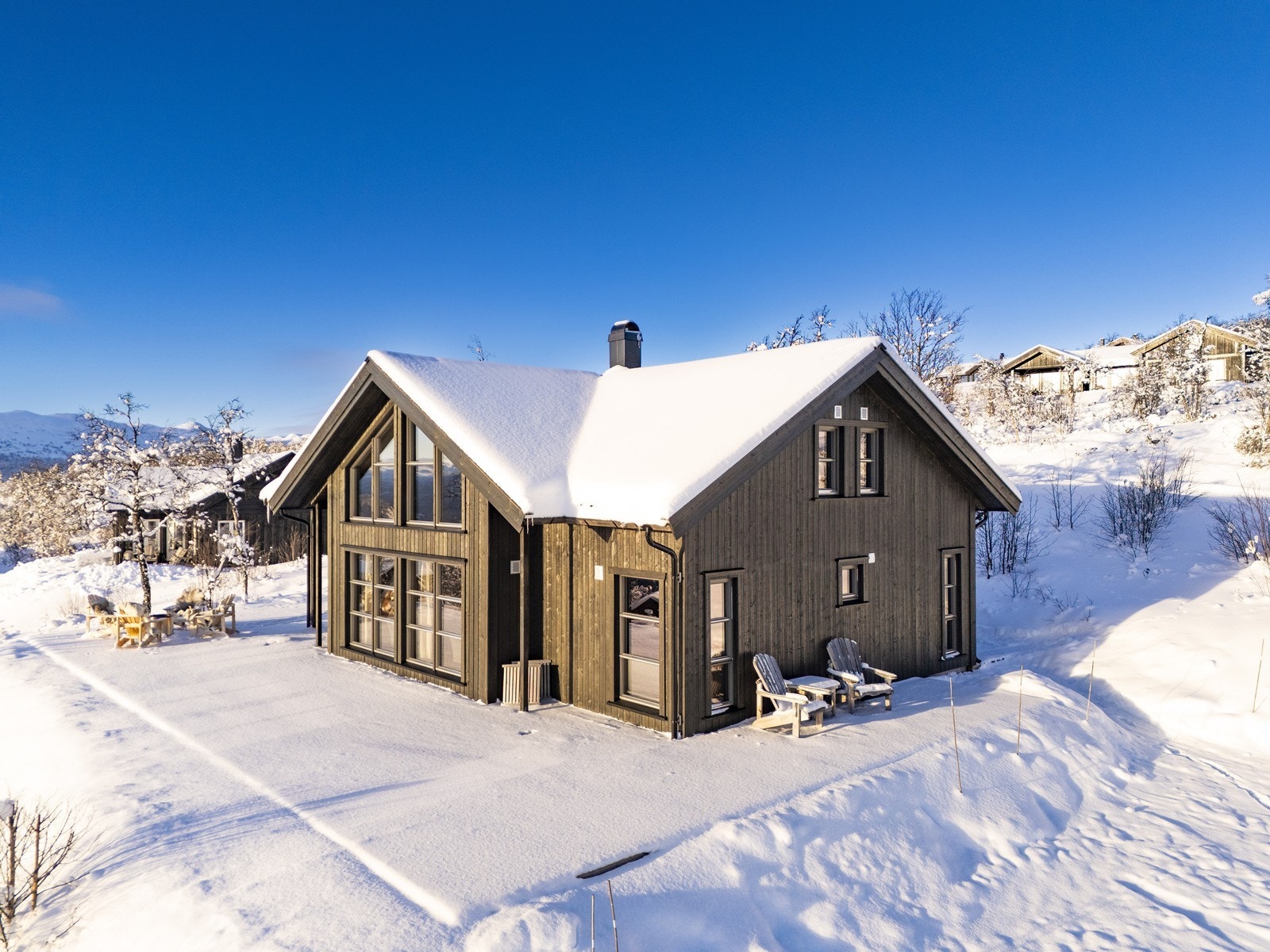Terrassen med morgensol i østveggen, videre mot syd og sen kveldssol på vestsiden Galleribilde