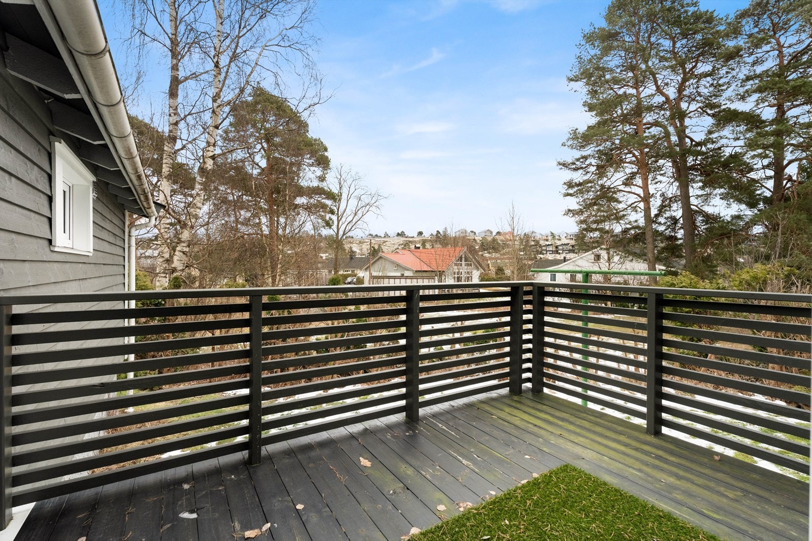 Egen østvendt terrasse på ca. 6 m² fra soverom. (Bygd i 2023) Galleribilde