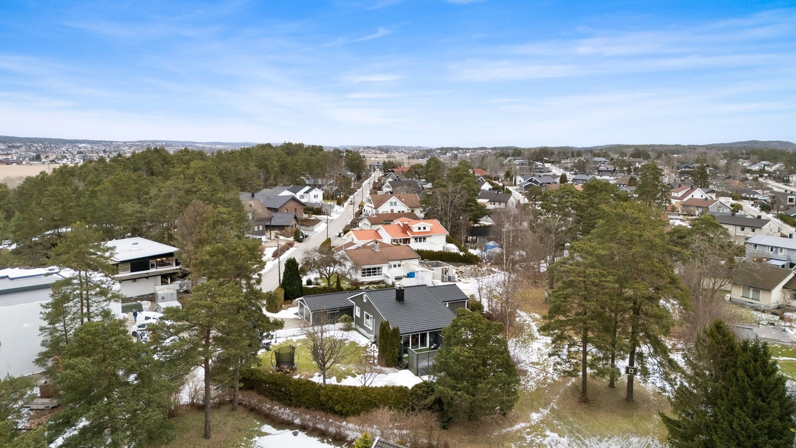 Sølvstien 18 ligger i et rolig og barnevennlig boligområde på Begby. Galleribilde