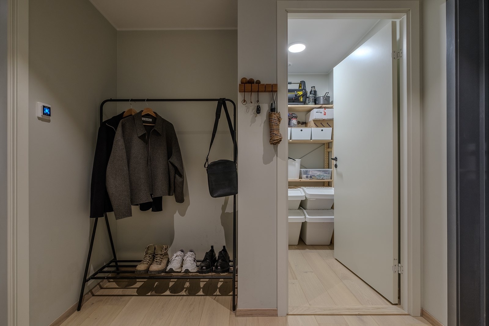 I tillegg har leiligheten en innvendig bod på 2,5 kvm og en romslig kjellerbod på 5 kvm. Galleribilde