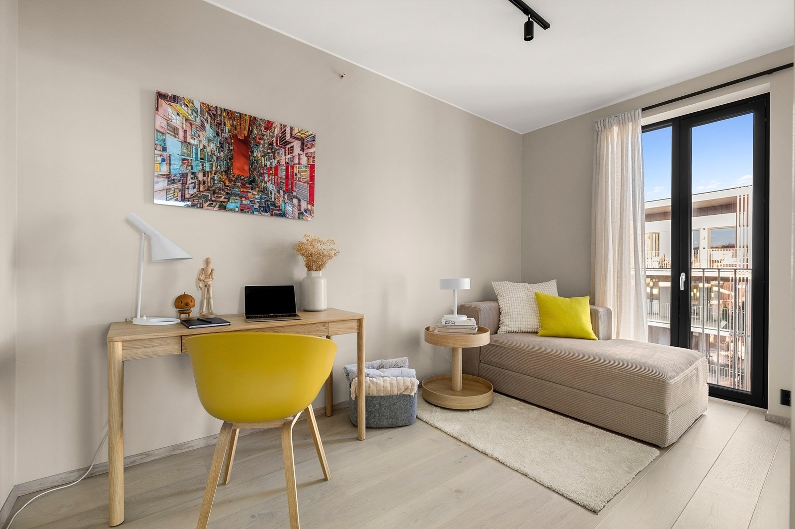 Soverom nr. 2 er på 9 kvm, og har også god plass til både garderobeskap og skrivebord. Galleribilde