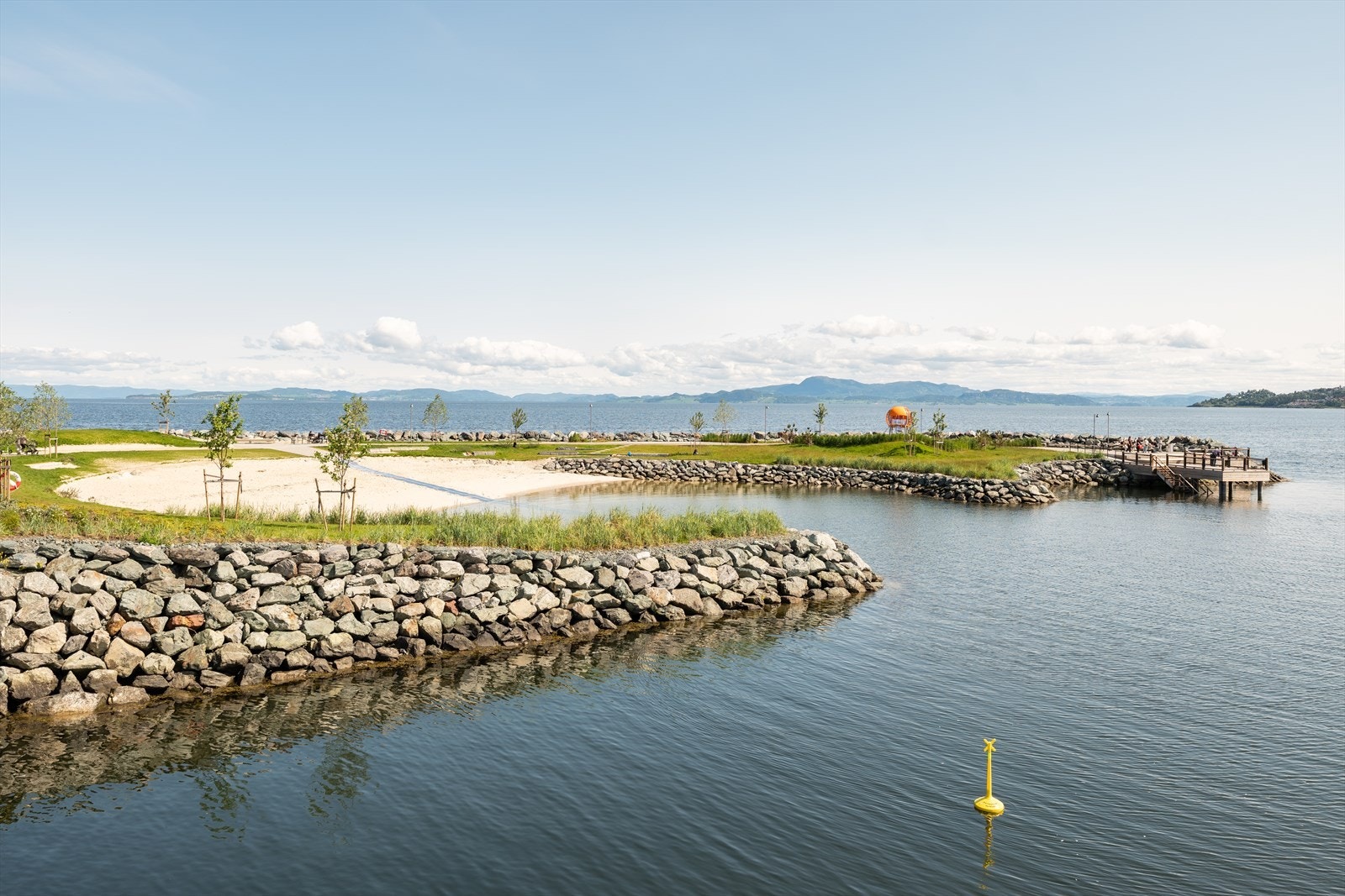 Her er du nærmeste nabo til den nyetablerte stranden på Grilstad som åpnet i 2024.. Galleribilde