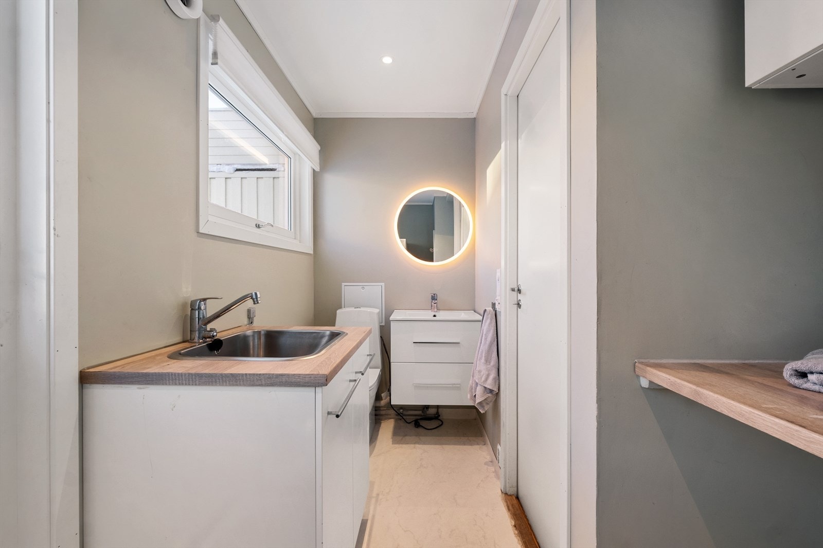 Vaskerom med wc Galleribilde