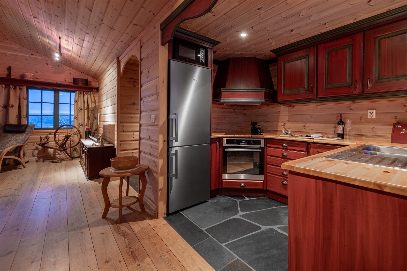 Koselig kjøkkenhjørnet med fliser Galleribilde