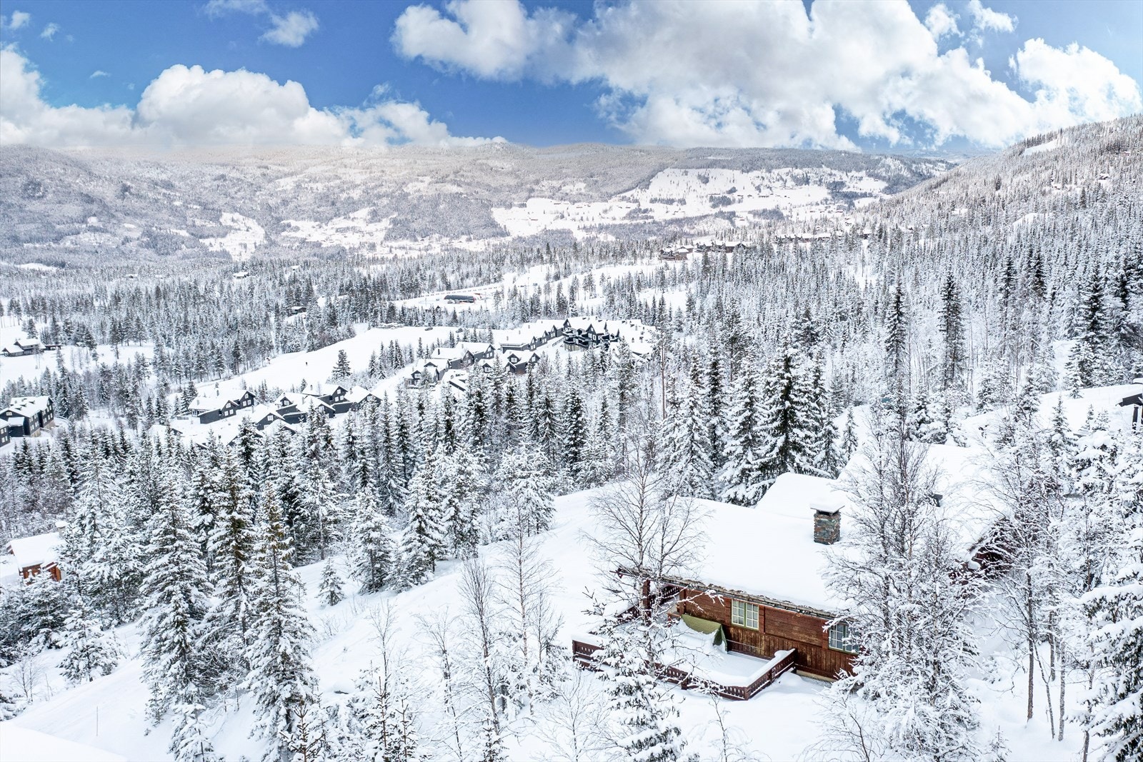 Luftig beliggenhet over Nesfjellet Galleribilde