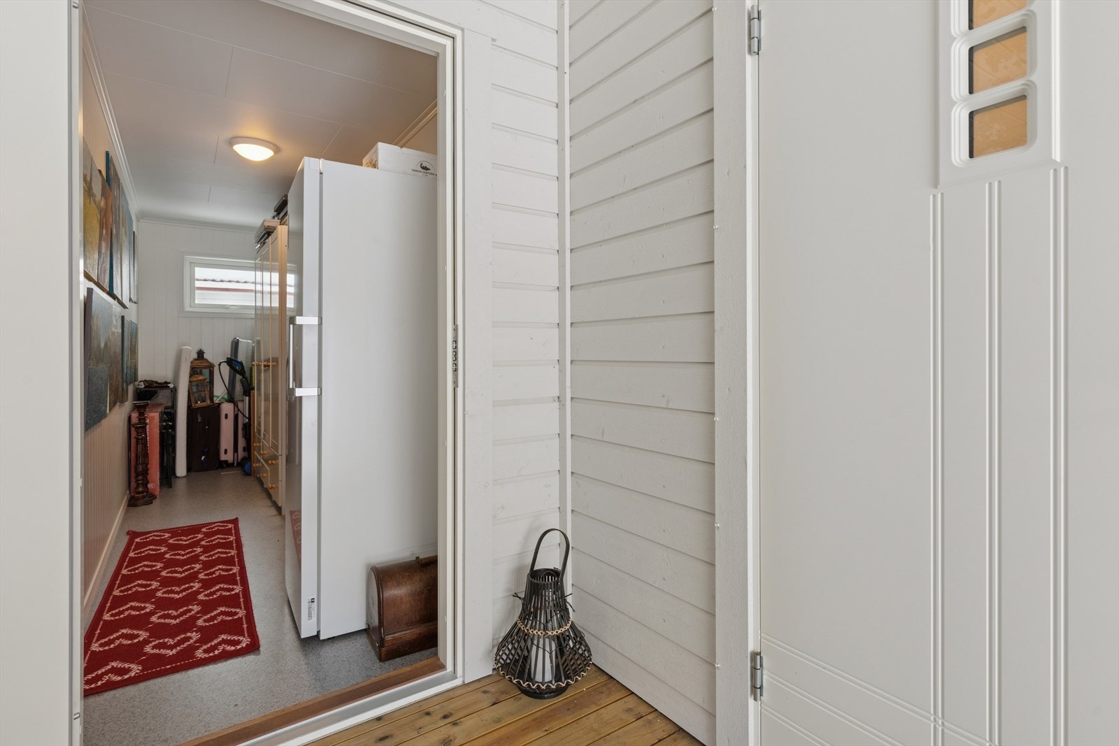 Det er en praktisk isolert, sportsbod på 7 m² like ved inngangsdøren i 2. etasje. Galleribilde