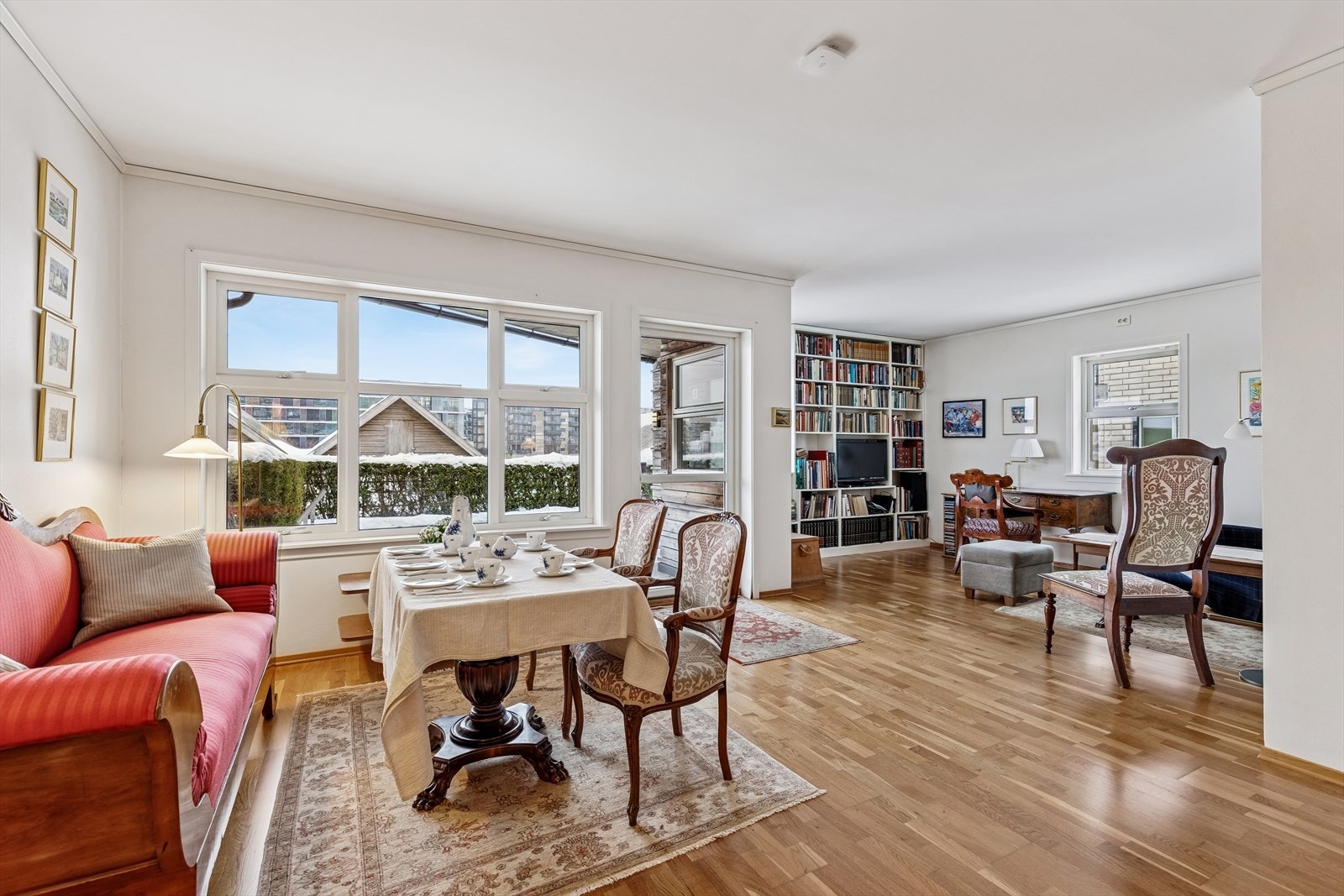 Velkommen til Lahelle 6 - nydelig leilighet med trappefri adkomst og sentral beliggenhet. Galleribilde