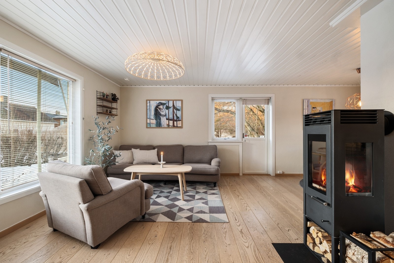 Her får en fint plass til både spisegruppe og loungesone Galleribilde