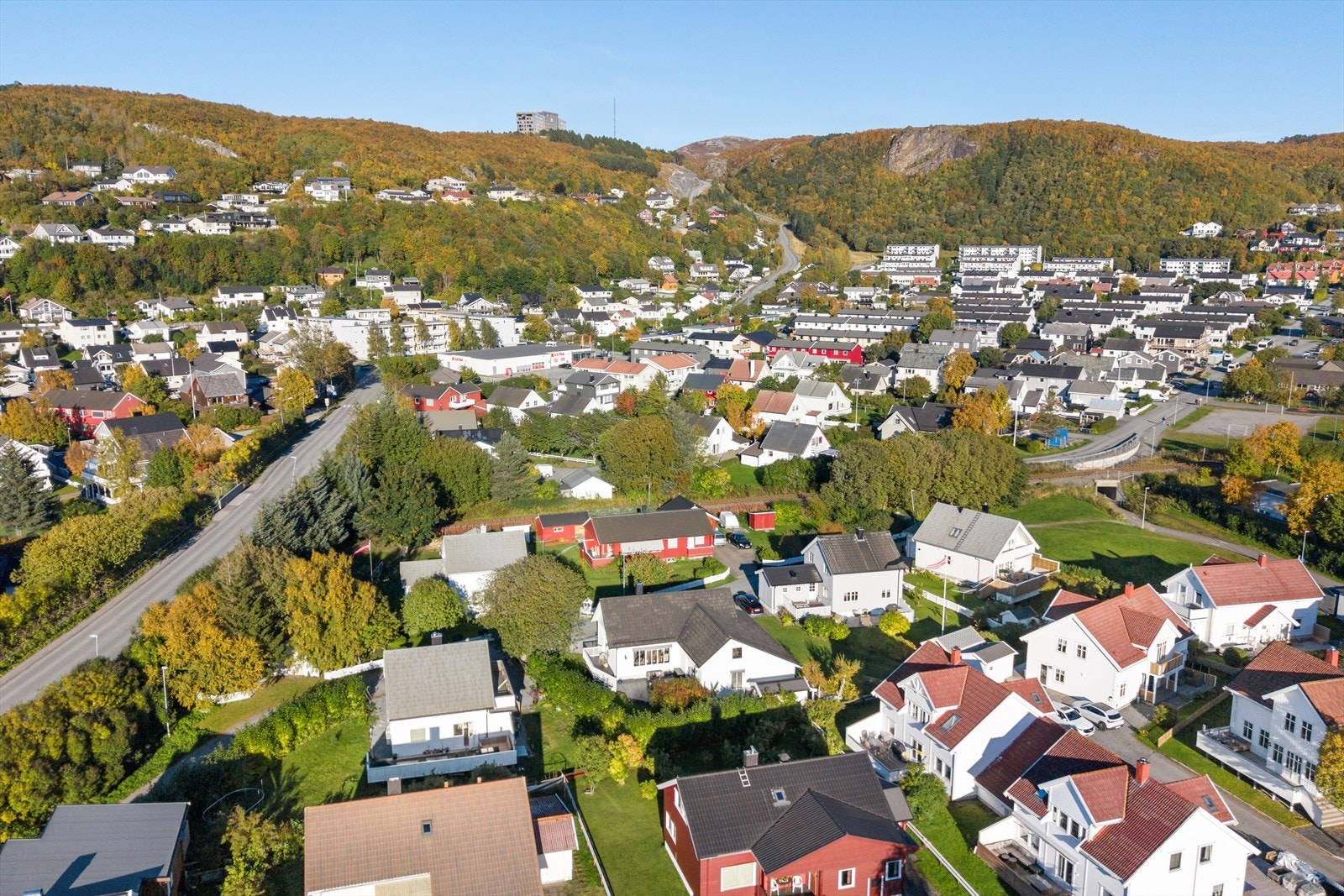 Fra eiendommen kan du enkelt ta beina fatt opp til bl.a. Keiservarden, Pallfjellet eller Linken - Det er også gangavstand til Maskinisten som er et godt utgangspunkt for turer i Bodømarka Galleribilde