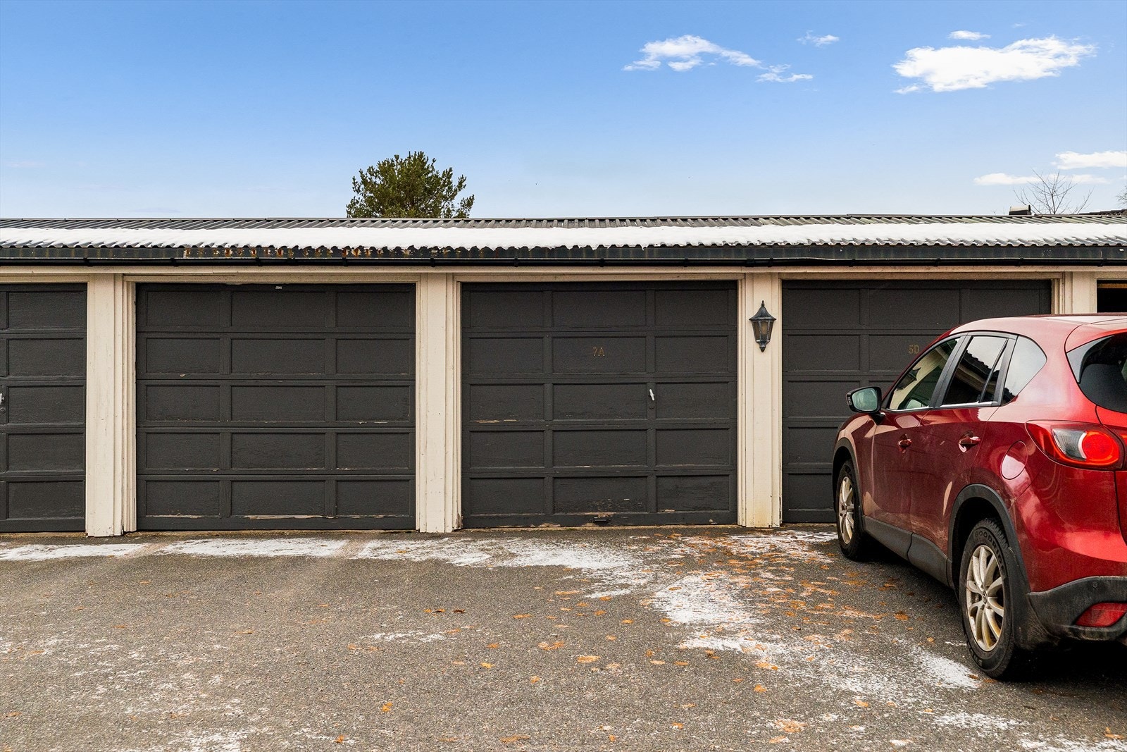 Medfølger garasje i rekke Galleribilde