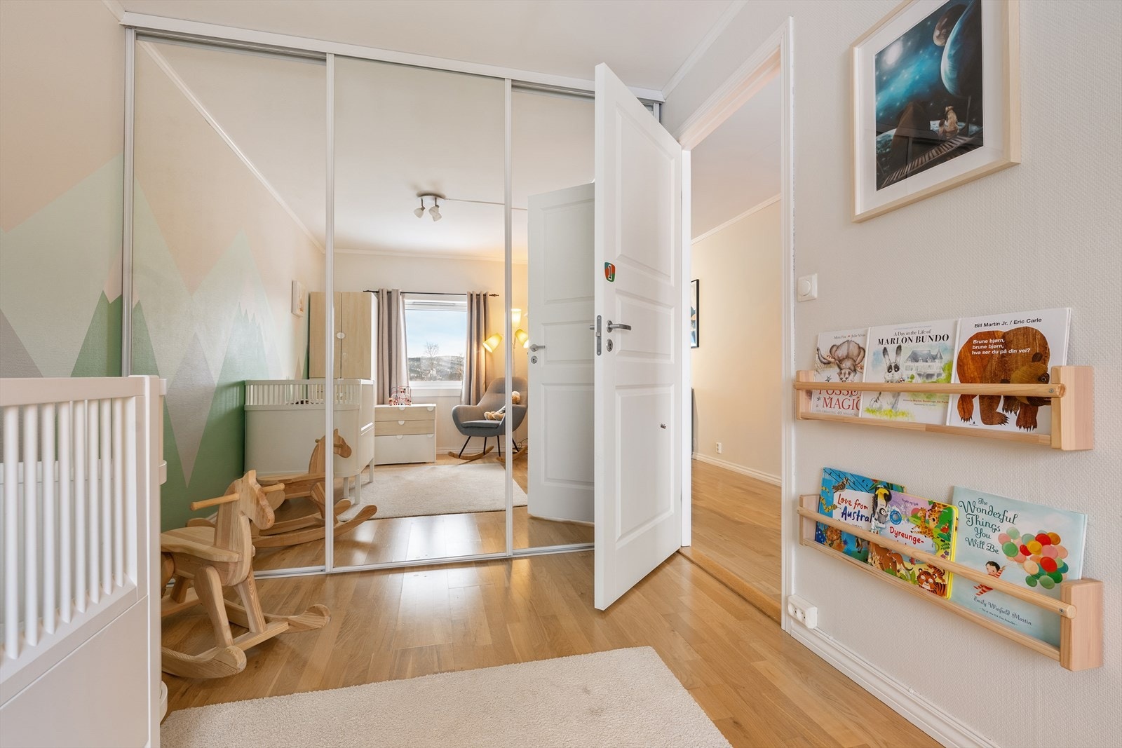 Alle rommene har god størrelse og plass til både seng og garderobeløsning Galleribilde