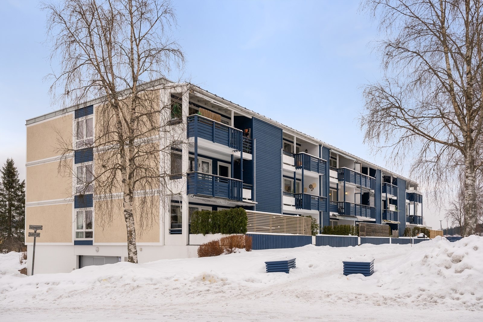 Gullhaugveien 199 har en rolig og attraktiv beliggenhet i et veletablert boligområde på Bærums Verk Galleribilde