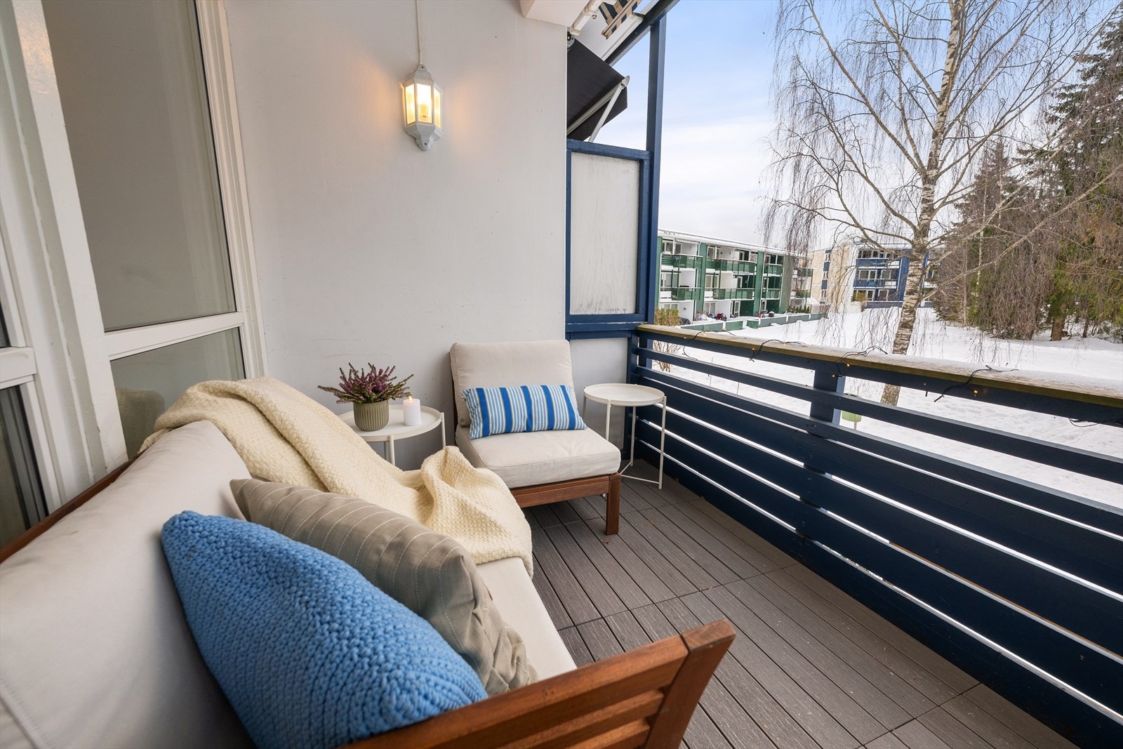 Det er en lagringsbod på balkongen med plass til ekstra oppbevaring Galleribilde