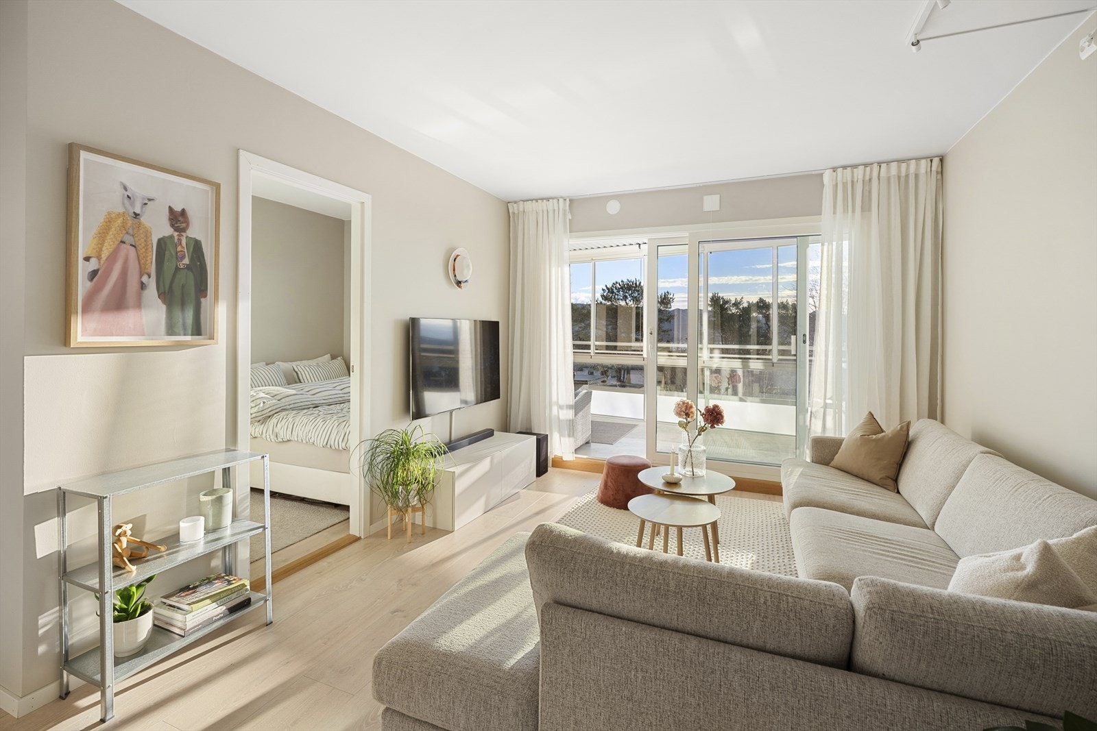 Fra stuen er det tilkomst til soverommet. Galleribilde