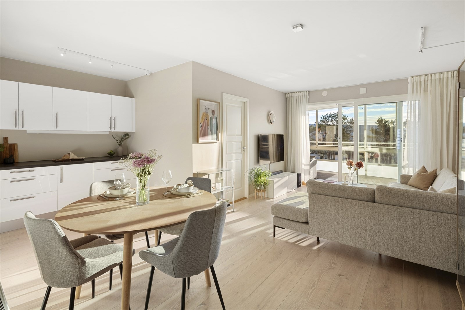 Velkommen til Brattåsveien 10 B, en lys og meget pen 2-roms toppleilighet på Åsen. Galleribilde