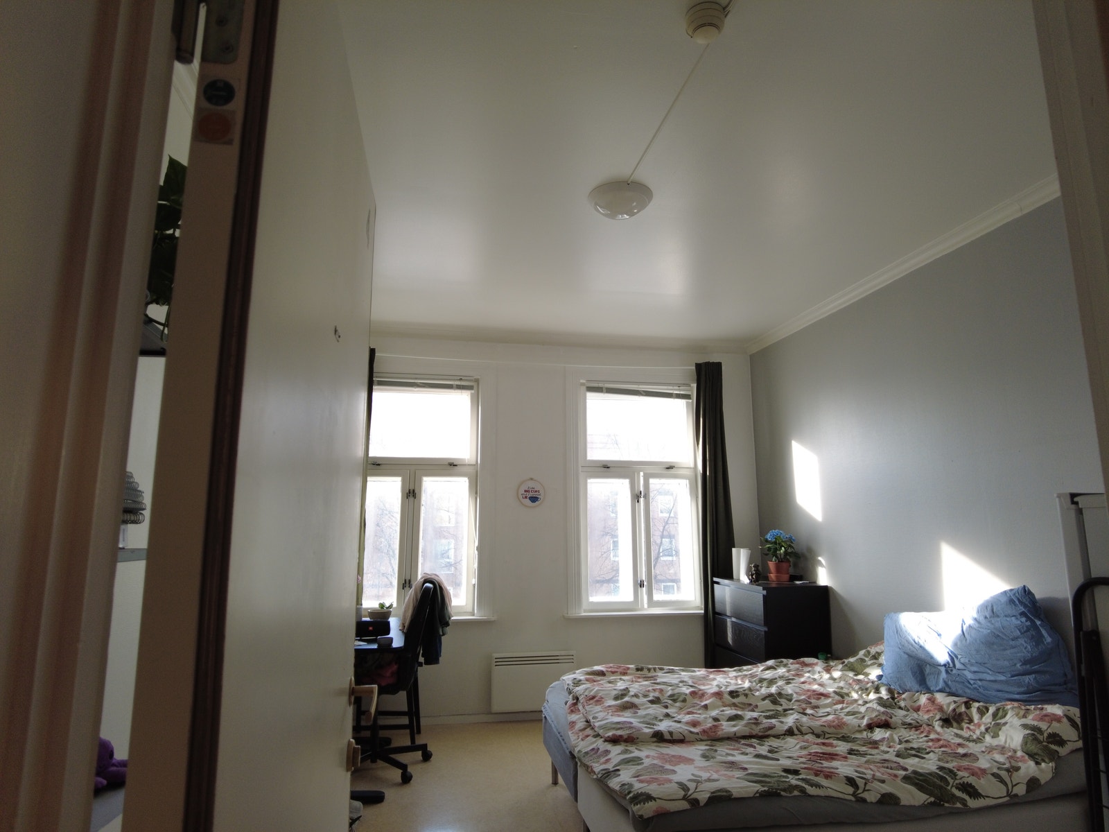 Hybel C4. Stor hybel på 17 kvm. Leiesum kr. 6.300,- pr. mnd. Galleribilde