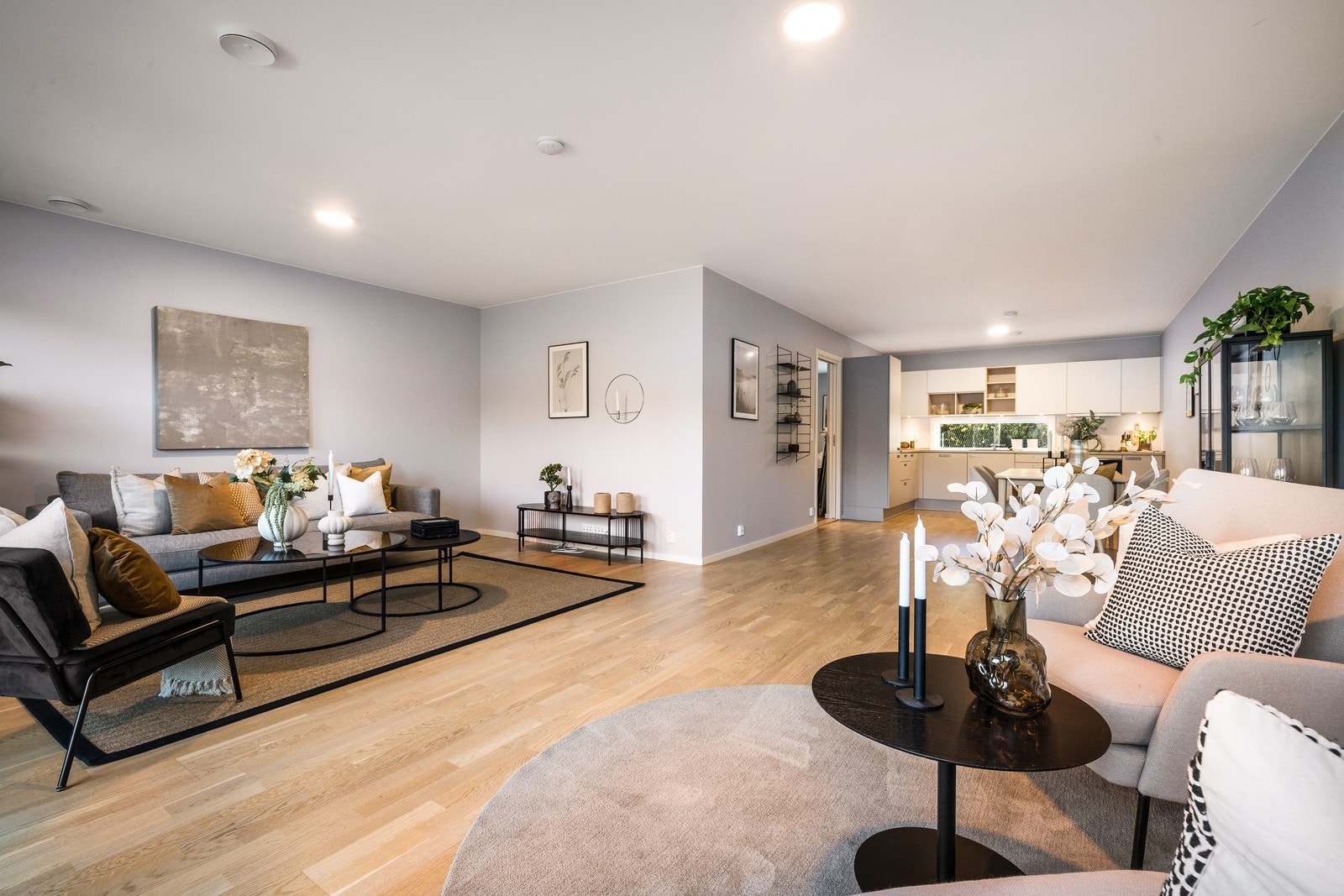 - Åpent allrom på hele 49 m2 - Galleribilde