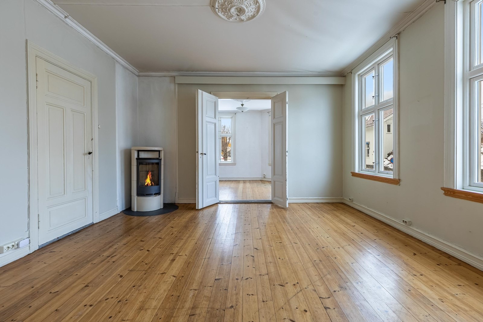 Tre sammenhengende stuer på rad - en klassisk løsning som gir mange muligheter for sonedeling og ulike bruksformål. Galleribilde