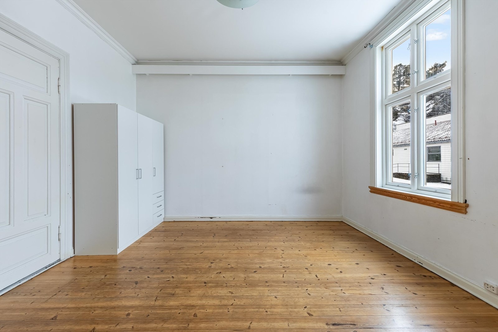 Soverom med gode flater og naturlig lysinnslipp. Galleribilde