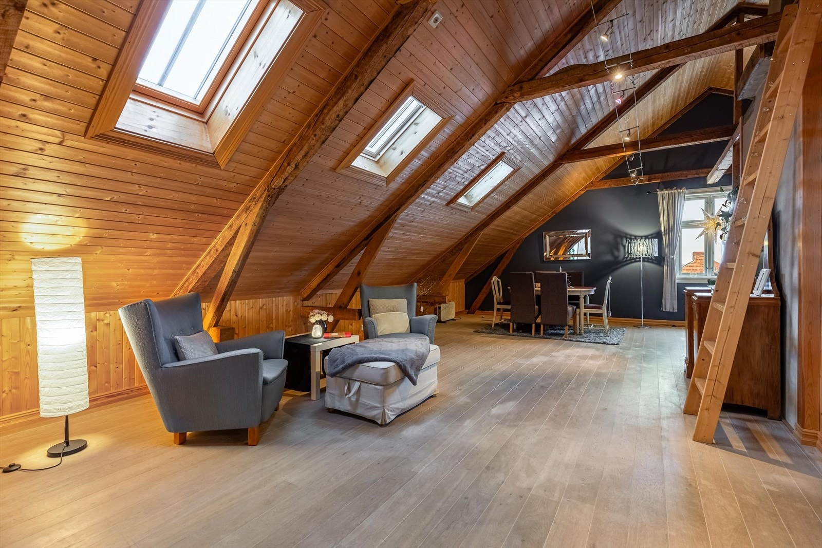 Her har du god plass til både stue- og spiseområde i samme rom. Galleribilde