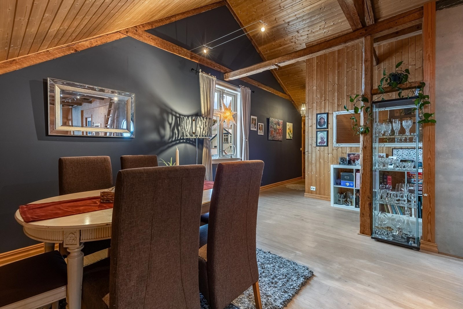 Spisestue 3. etasje. Galleribilde