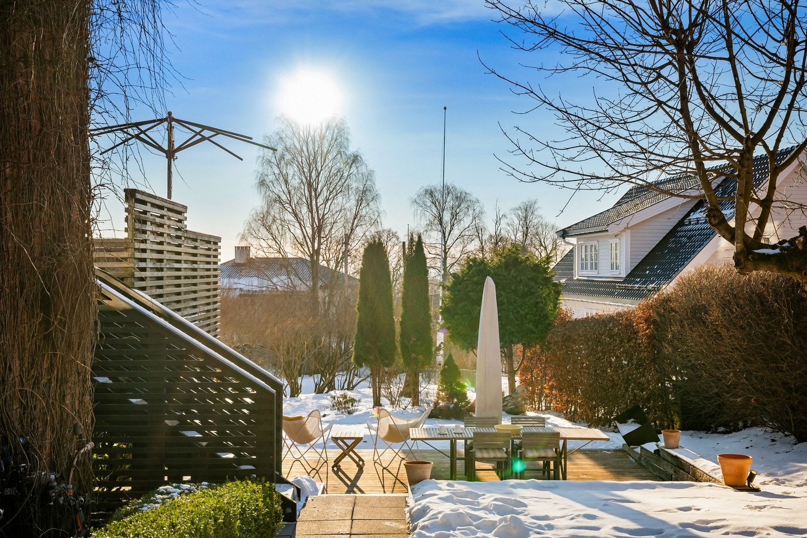 Boligen bader i sol fra morgen til kveld, året rundt. Galleribilde