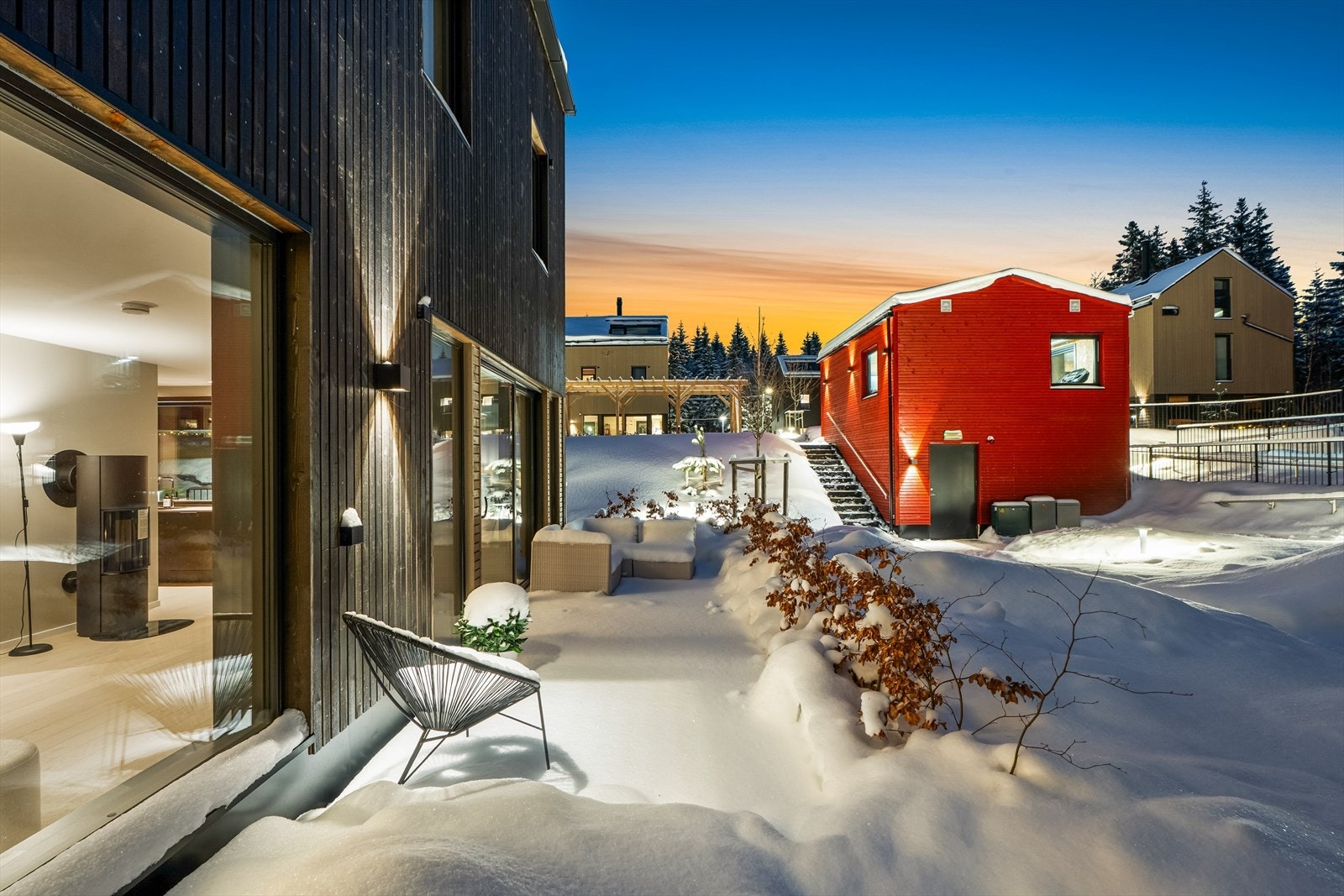 Fra markterrassen er det direkte adkomst til en stor, felles hage Galleribilde