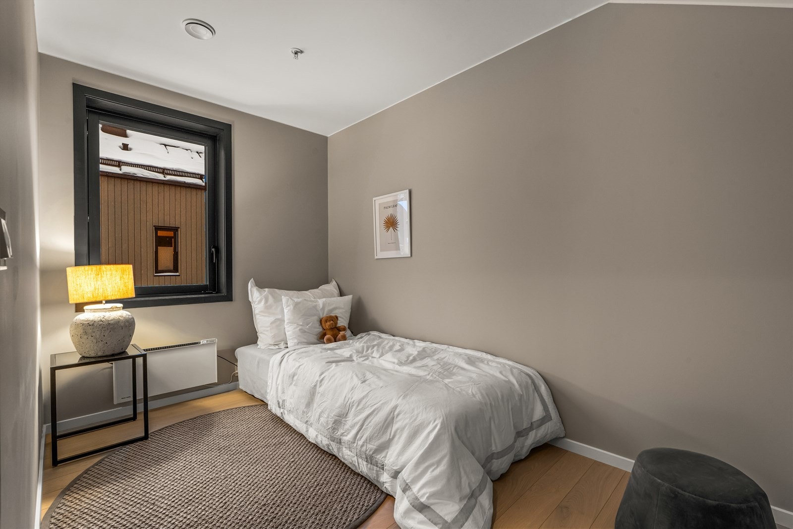 Lyst og fint soverom i 2. etasje Galleribilde